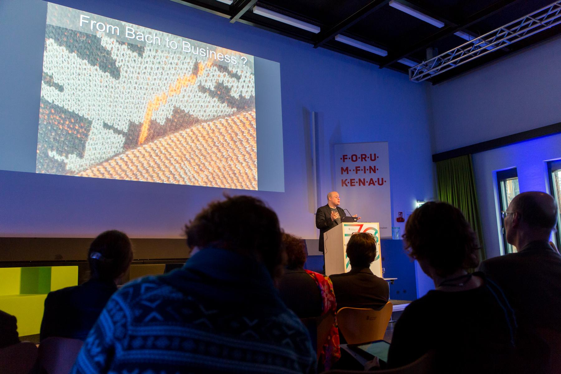 Vortrag "Kreative Vernetzung für das kulturelle Erbe – Cod1ng DaV1nc1" von Stephan Bartholmei © Tim Hoppe