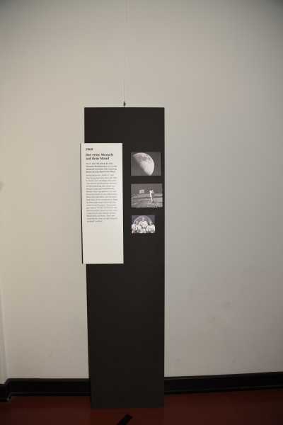 Themenwand des Zeitstrahls zur Landung auf dem Mond - Seite allgemeine historische Ergeignisse
